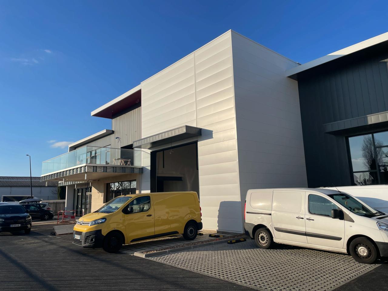 Local d'activité Décines-Charpieu 364m² Location local d'activité Décines-Charpieu Rhône OLACT2528981 9